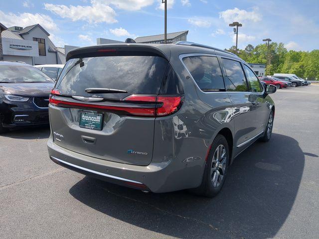 new 2025 Chrysler Pacifica Hybrid car, priced at $47,227