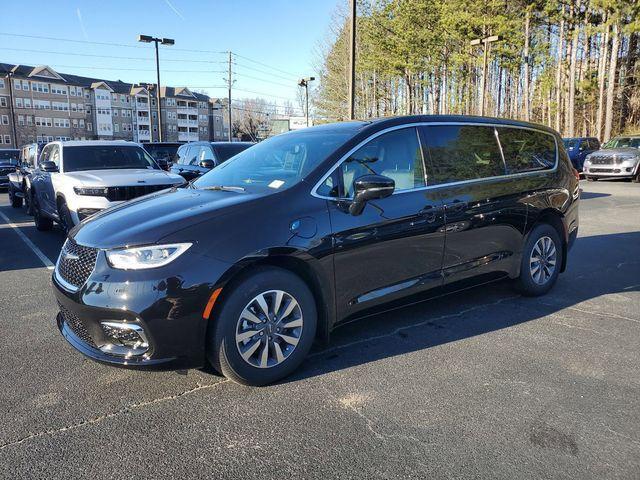 new 2025 Chrysler Pacifica Hybrid car, priced at $38,705