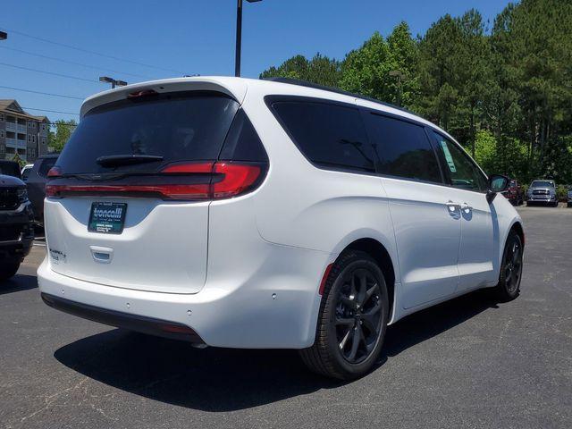 new 2024 Chrysler Pacifica car, priced at $43,251