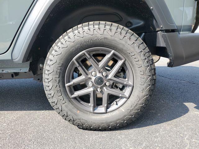 new 2025 Jeep Wrangler car, priced at $39,262