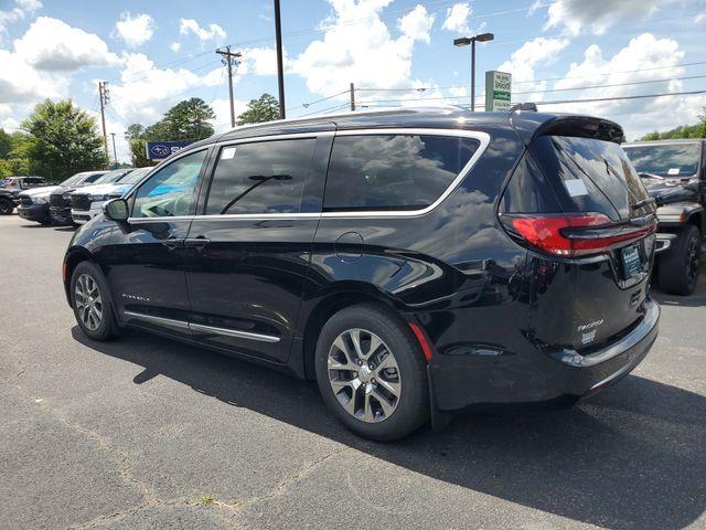 new 2025 Chrysler Pacifica Hybrid car, priced at $47,088
