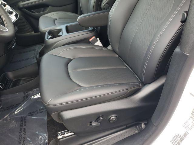 new 2025 Chrysler Pacifica car, priced at $40,199