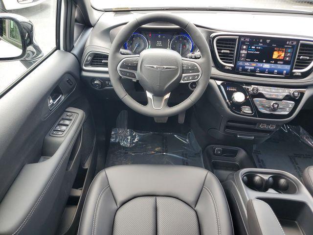 new 2025 Chrysler Pacifica car, priced at $40,199