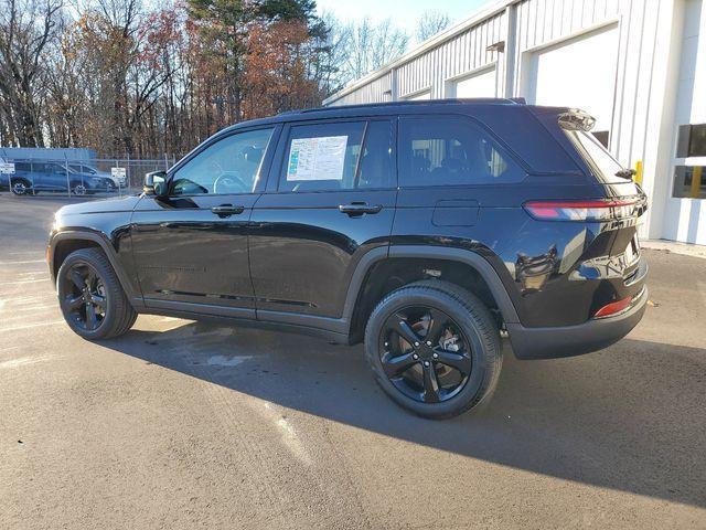 used 2024 Jeep Grand Cherokee car, priced at $39,498