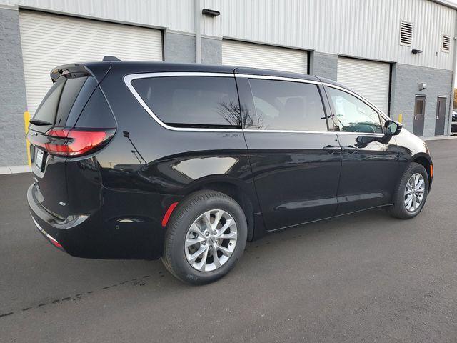 new 2025 Chrysler Pacifica car, priced at $47,549