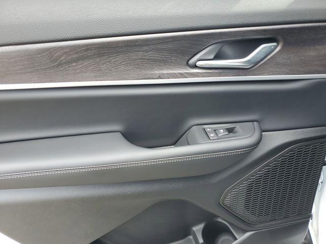 new 2025 Jeep Grand Cherokee L car, priced at $42,383