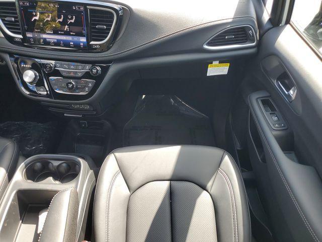 new 2025 Chrysler Pacifica car, priced at $41,321