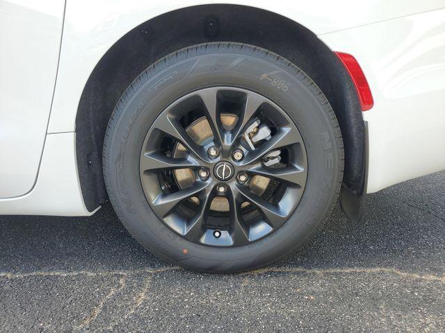 new 2025 Chrysler Pacifica car, priced at $41,321