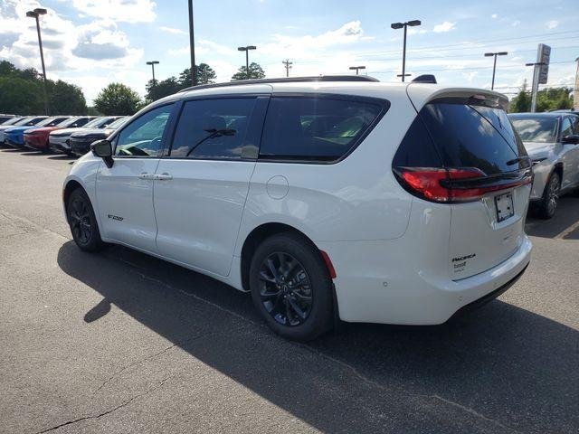 new 2025 Chrysler Pacifica car, priced at $41,321