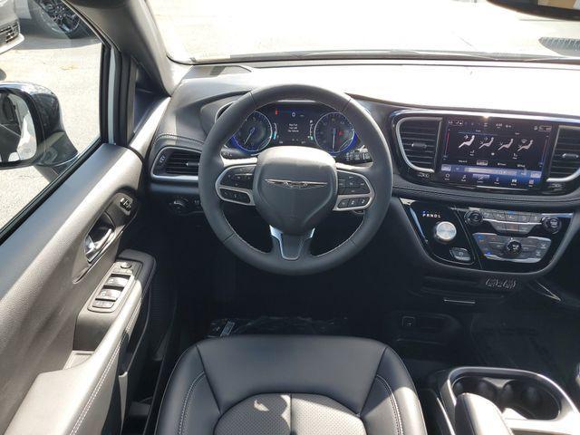 new 2025 Chrysler Pacifica car, priced at $41,321