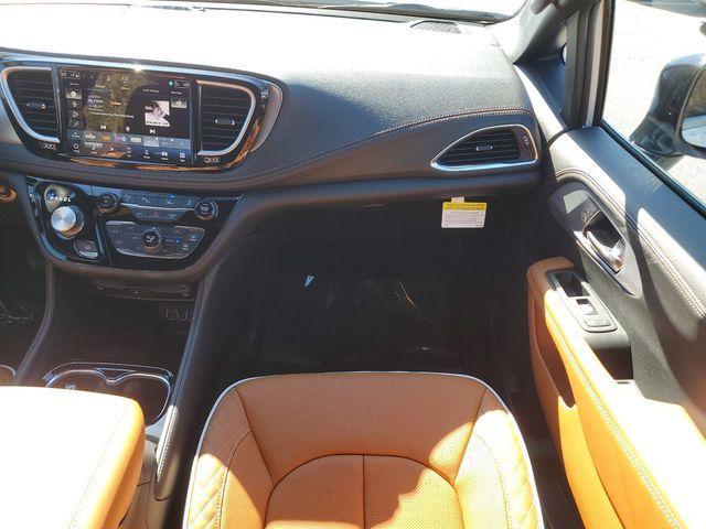 new 2025 Chrysler Pacifica Hybrid car, priced at $46,803