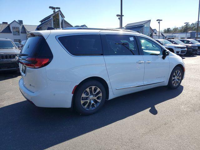 new 2025 Chrysler Pacifica Hybrid car, priced at $46,803
