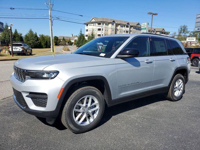 new 2024 Jeep Grand Cherokee car, priced at $35,204