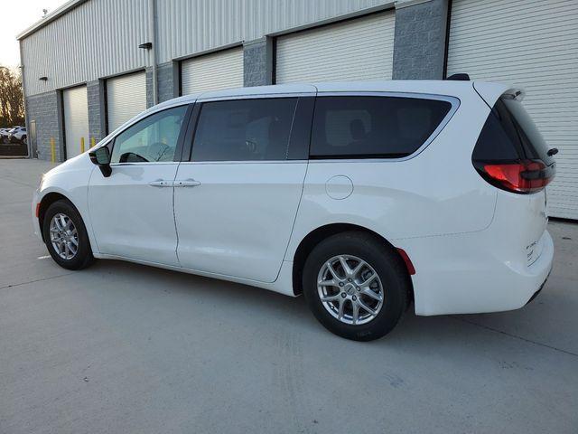 new 2025 Chrysler Pacifica car, priced at $39,273