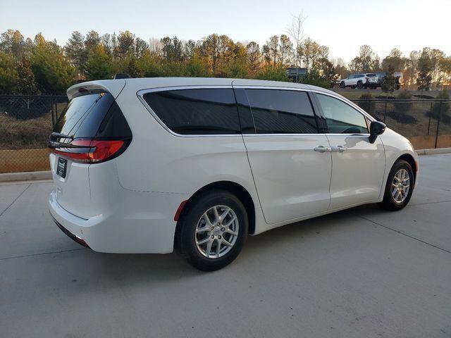 new 2025 Chrysler Pacifica car, priced at $39,273