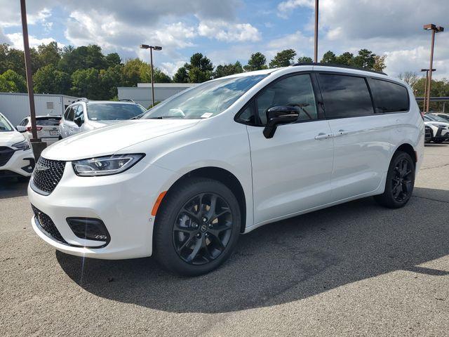 new 2026 Chrysler Pacifica car, priced at $51,168