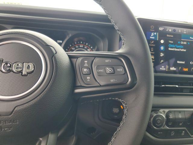 new 2025 Jeep Gladiator car, priced at $42,920