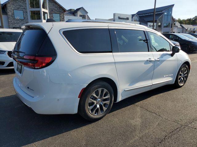 new 2025 Chrysler Pacifica Hybrid car, priced at $46,755