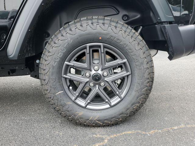 new 2025 Jeep Wrangler car, priced at $46,104