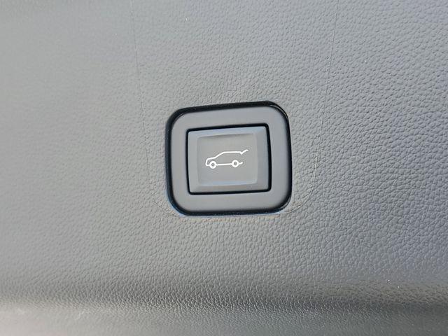 used 2023 Chevrolet Traverse car, priced at $32,850