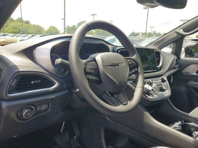 new 2025 Chrysler Pacifica car, priced at $47,871