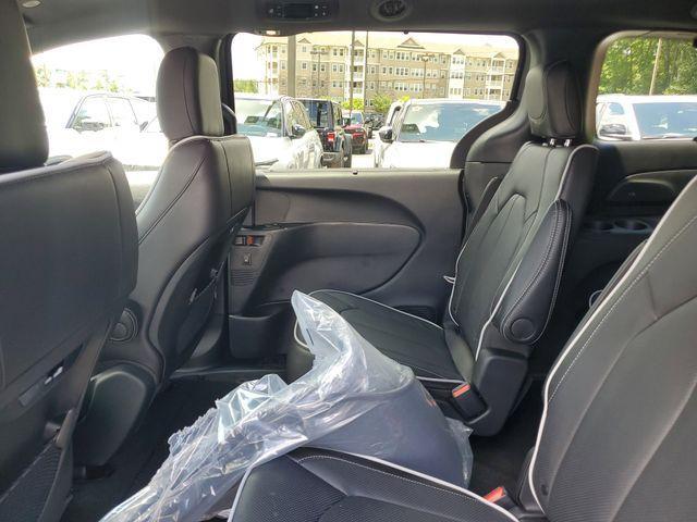 new 2025 Chrysler Pacifica car, priced at $47,871
