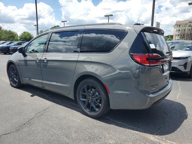 new 2025 Chrysler Pacifica car, priced at $47,871