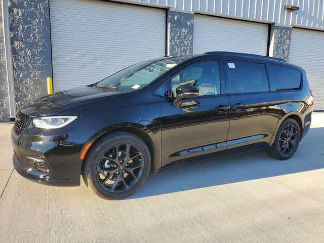 new 2025 Chrysler Pacifica car, priced at $49,760