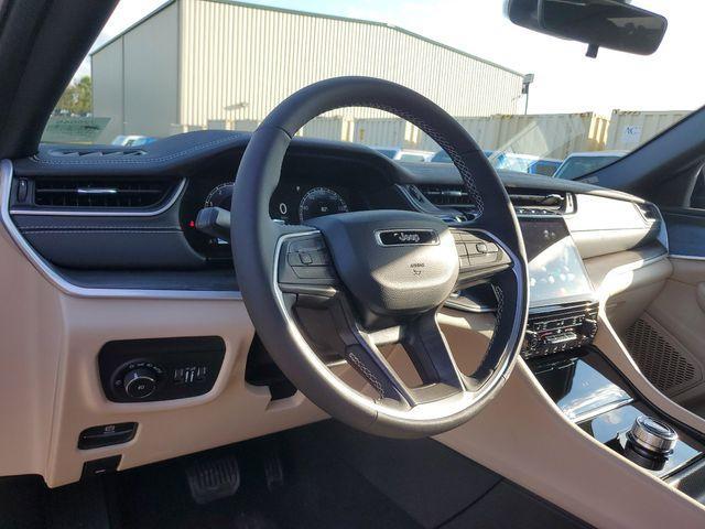 new 2025 Jeep Grand Cherokee car, priced at $45,101