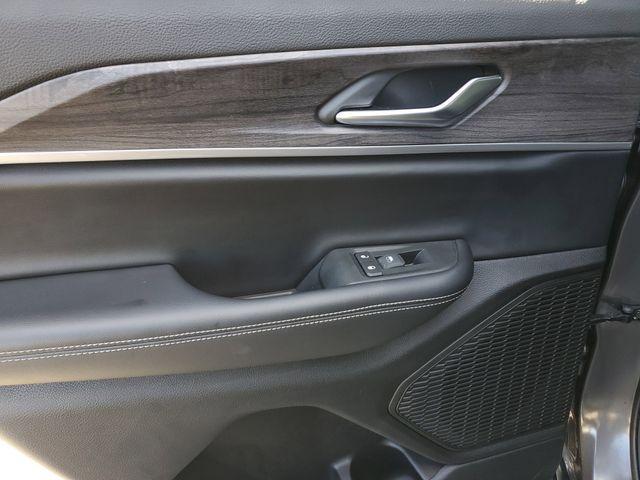 used 2025 Jeep Grand Cherokee car, priced at $37,975