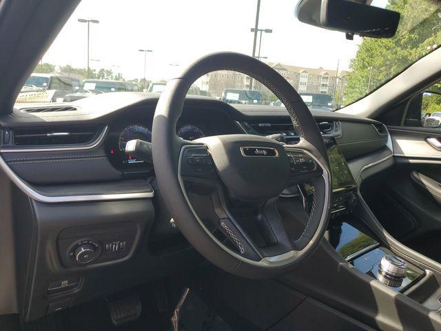 new 2025 Jeep Grand Cherokee car, priced at $41,877