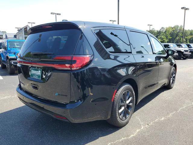 new 2024 Chrysler Pacifica Hybrid car, priced at $39,745