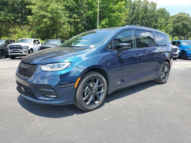 new 2025 Chrysler Pacifica car, priced at $49,934