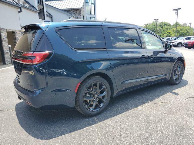 new 2025 Chrysler Pacifica car, priced at $49,934