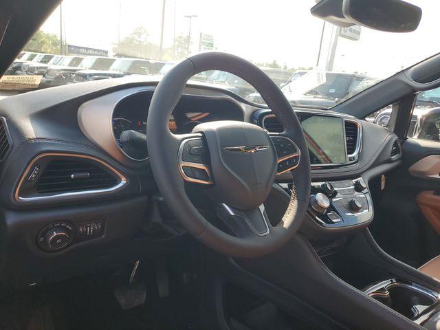 new 2025 Chrysler Pacifica Hybrid car, priced at $47,512