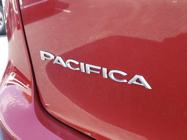 new 2025 Chrysler Pacifica Hybrid car, priced at $47,512