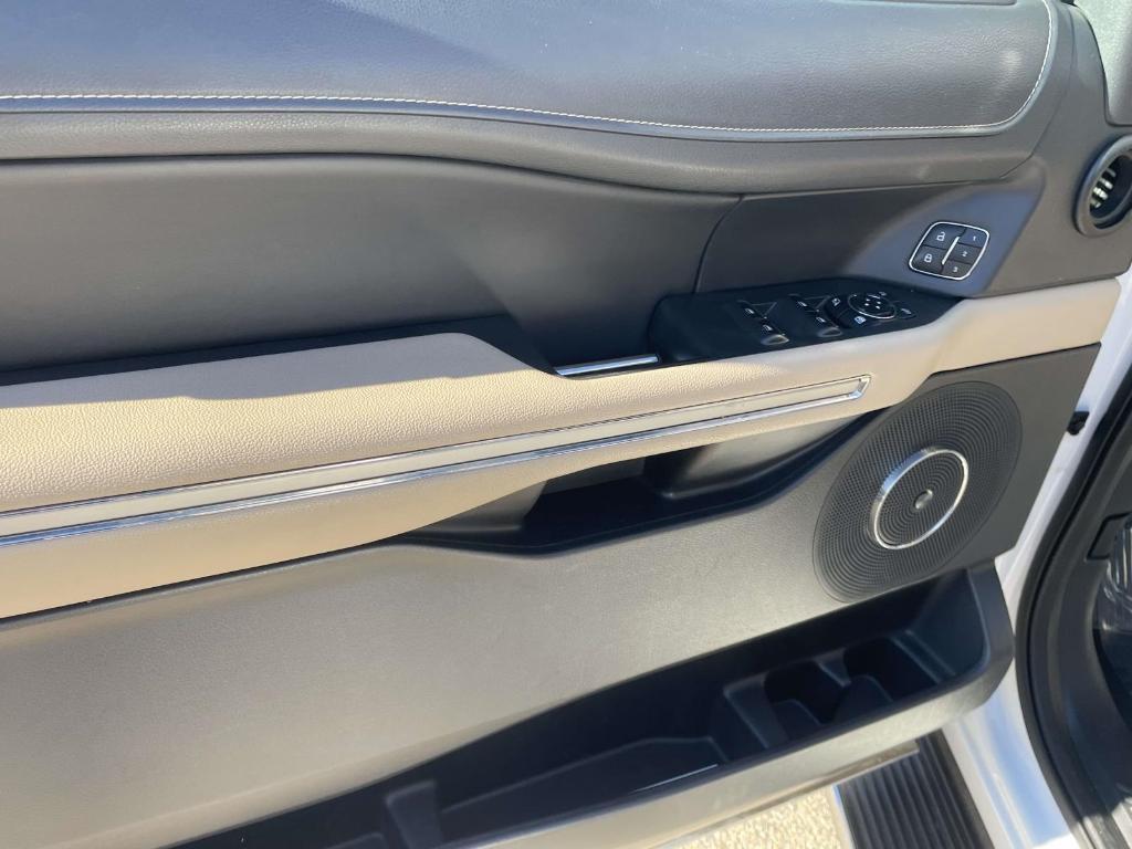 used 2023 Ford Expedition car, priced at $40,835