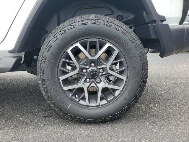 new 2025 Jeep Wrangler car, priced at $54,156
