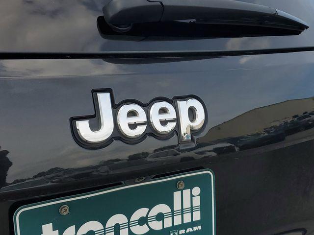 used 2015 Jeep Grand Cherokee car, priced at $17,498