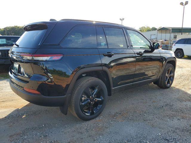 new 2024 Jeep Grand Cherokee car, priced at $37,909