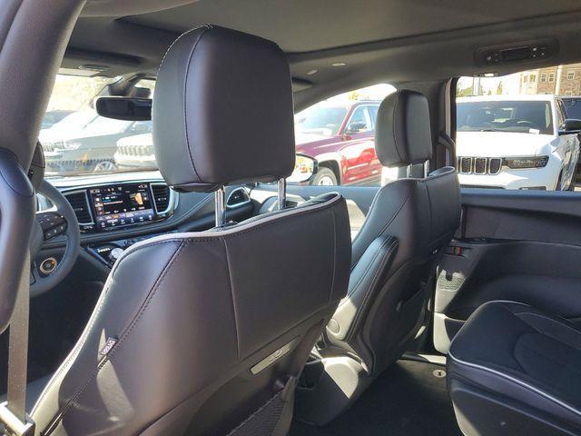 new 2025 Chrysler Pacifica Hybrid car, priced at $44,985