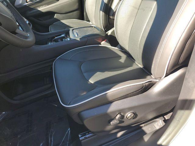 new 2025 Chrysler Pacifica Hybrid car, priced at $44,985