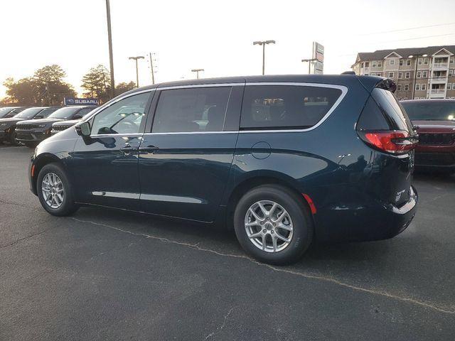 new 2025 Chrysler Pacifica car, priced at $40,370