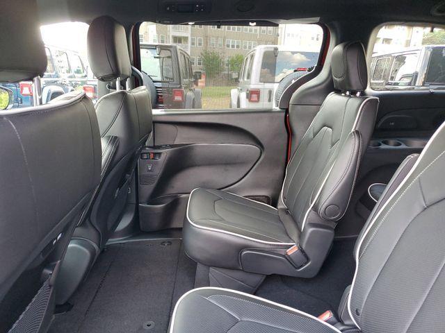 new 2025 Chrysler Pacifica car, priced at $48,911