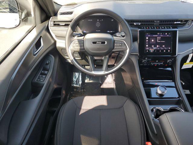new 2025 Jeep Grand Cherokee car, priced at $33,324