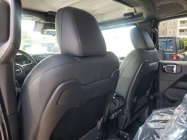 new 2025 Jeep Gladiator car, priced at $42,576