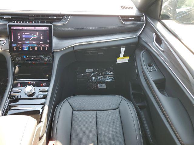new 2025 Jeep Grand Cherokee car, priced at $55,532