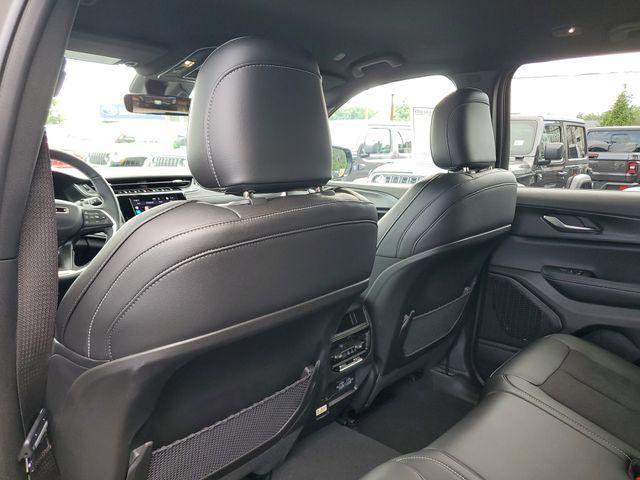 new 2025 Jeep Grand Cherokee car, priced at $39,141