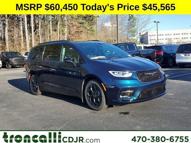 new 2025 Chrysler Pacifica Hybrid car, priced at $45,565