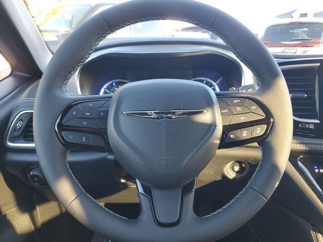 new 2025 Chrysler Pacifica Hybrid car, priced at $45,565